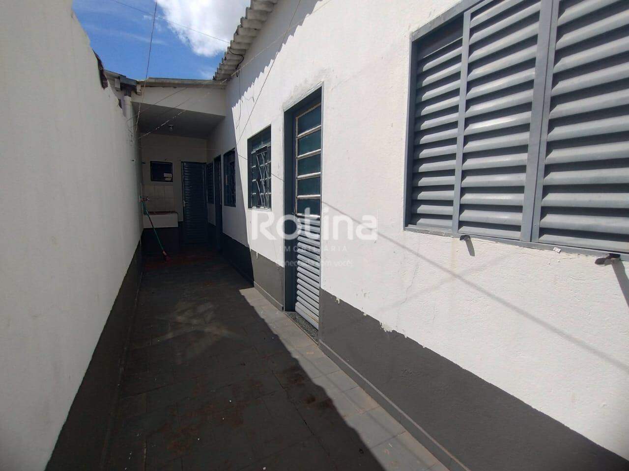Casa para alugar, 2 quartos em Uberlândia no bairro Nossa Senhora Aparecida no valor de R$ 850,00 - Rotina Imobiliária: 