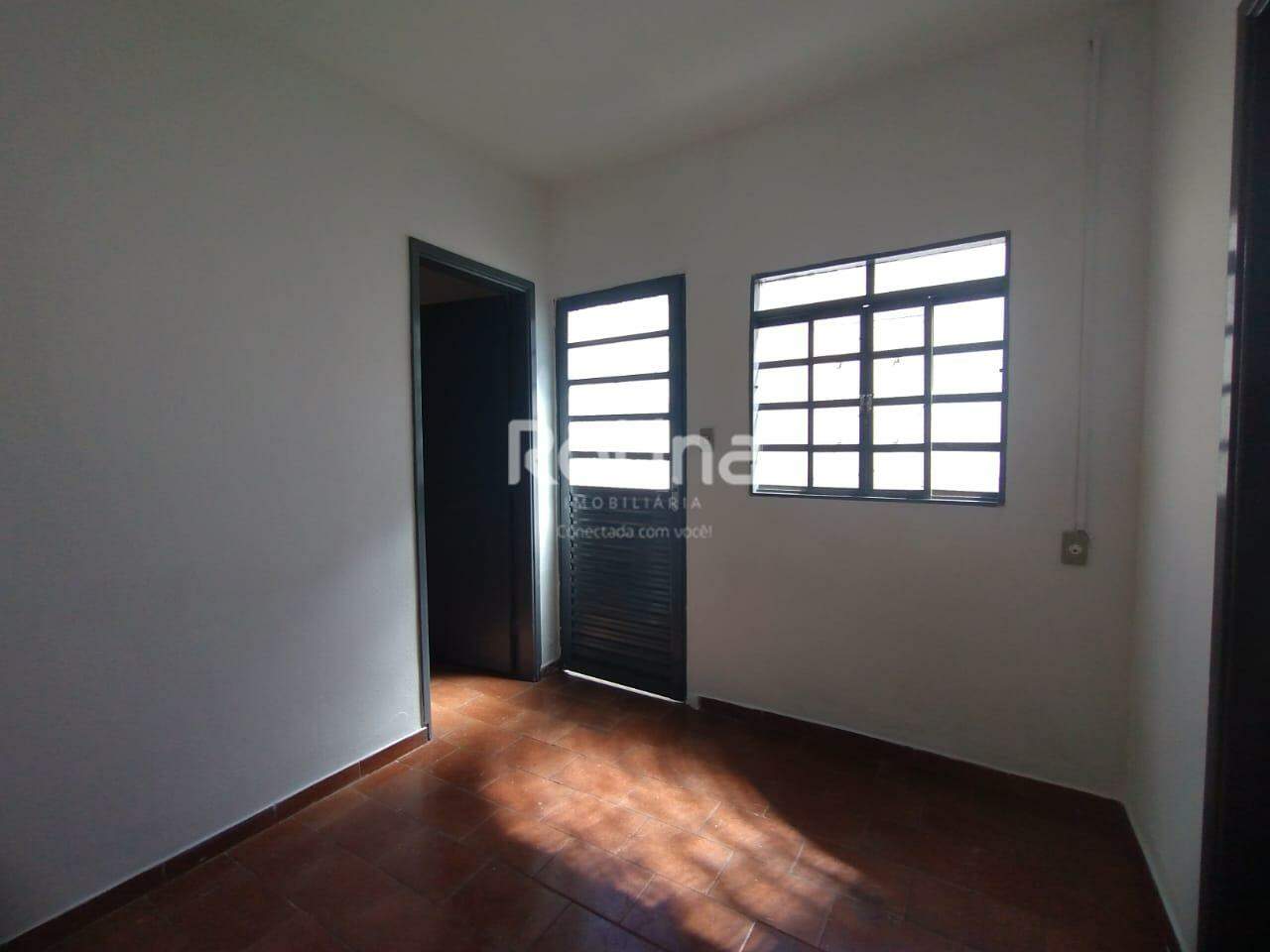 Casa para alugar, 2 quartos em Uberlândia no bairro Nossa Senhora Aparecida no valor de R$ 850,00 - Rotina Imobiliária: 