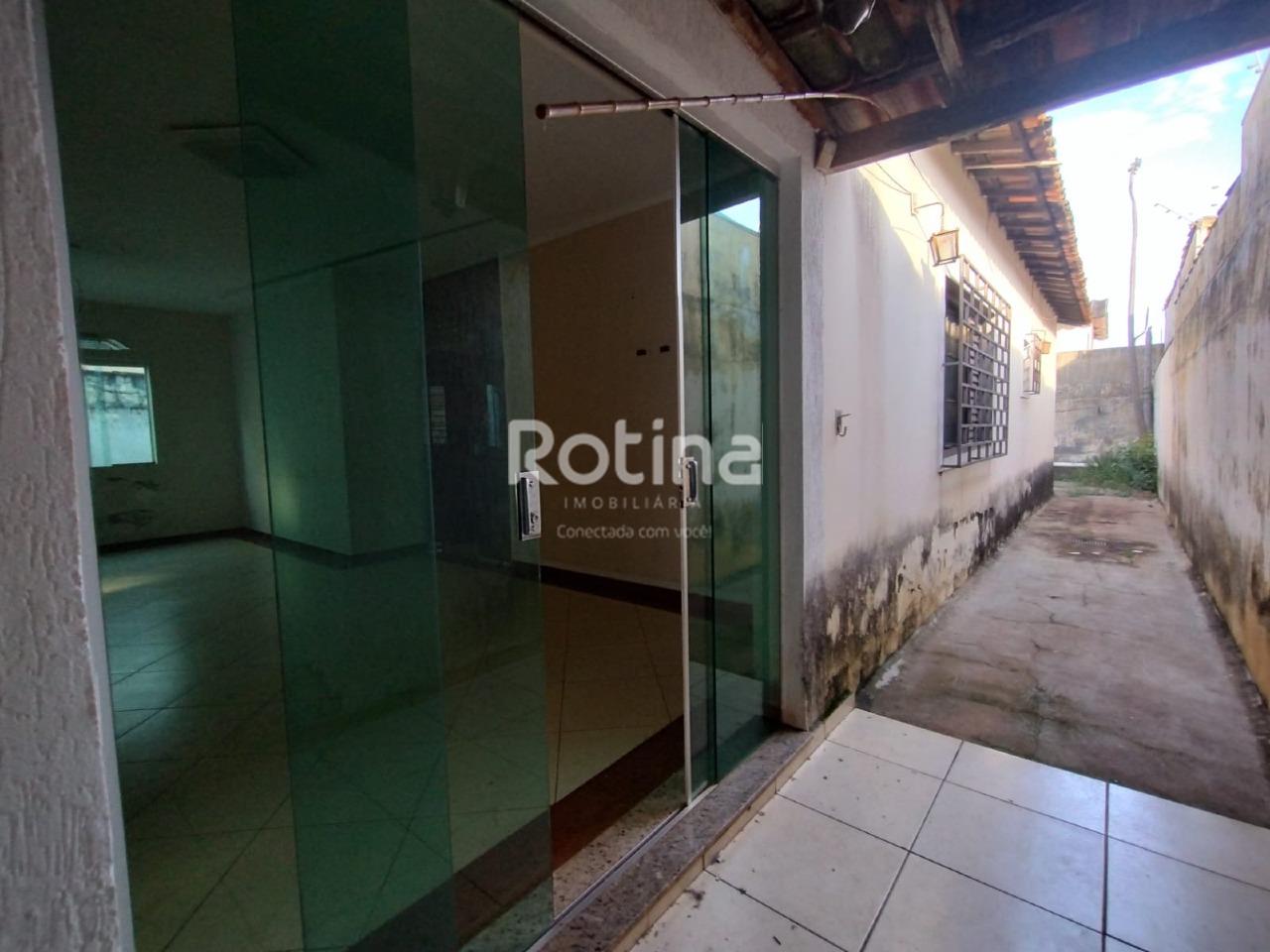 Casa para alugar, 3 quartos em Uberlândia no bairro Umuarama no valor de R$ 3.500,00 - Rotina Imobiliária: 