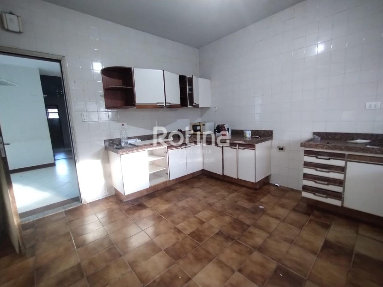 Casa para alugar, 3 quartos em Uberlândia no bairro Umuarama no valor de R$ 3.500,00 - Rotina Imobiliária: 