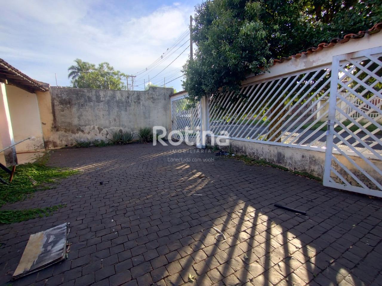 Casa para alugar, 3 quartos em Uberlândia no bairro Umuarama no valor de R$ 3.500,00 - Rotina Imobiliária: 