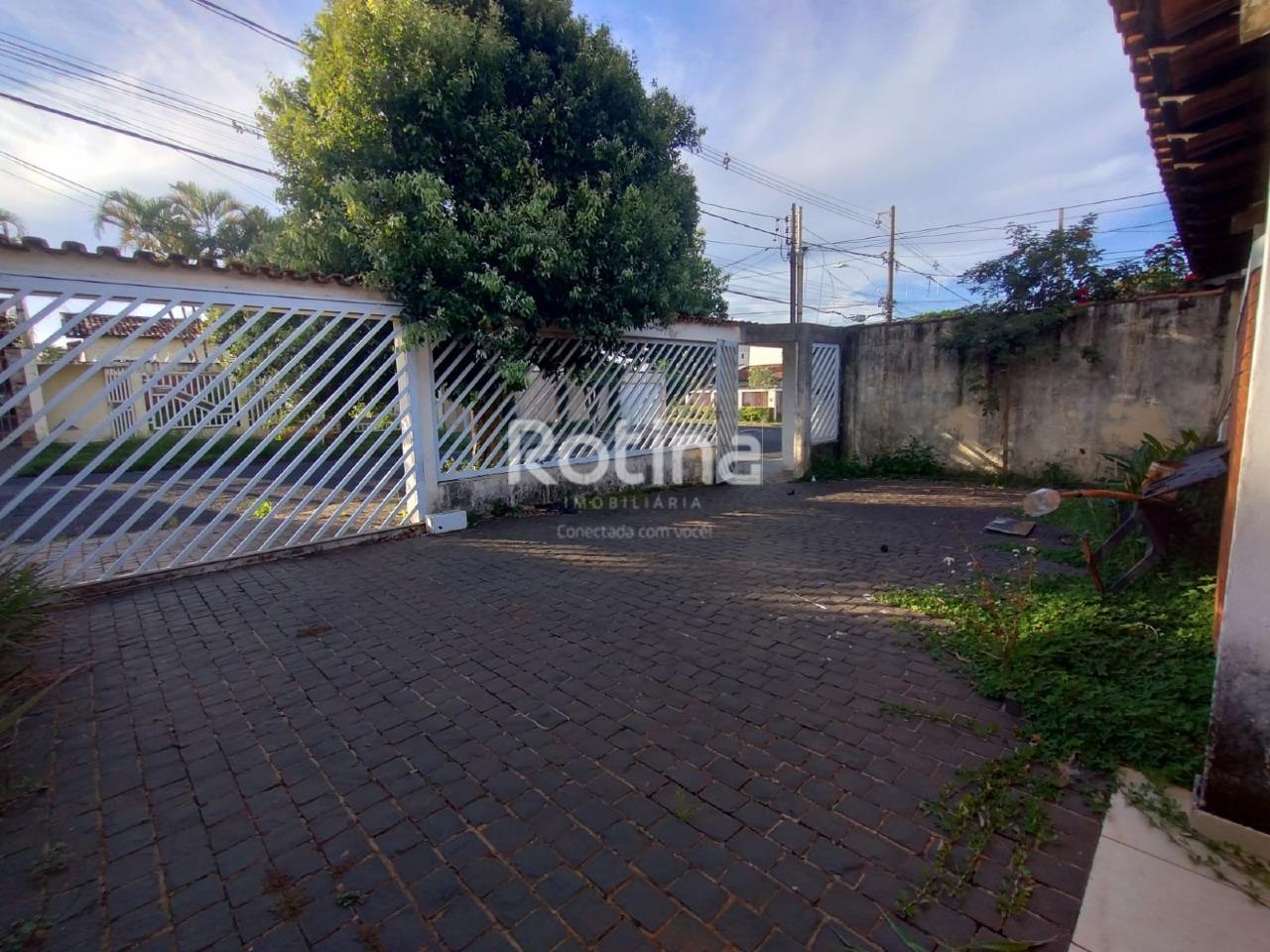 Casa para alugar, 3 quartos em Uberlândia no bairro Umuarama no valor de R$ 3.500,00 - Rotina Imobiliária: 