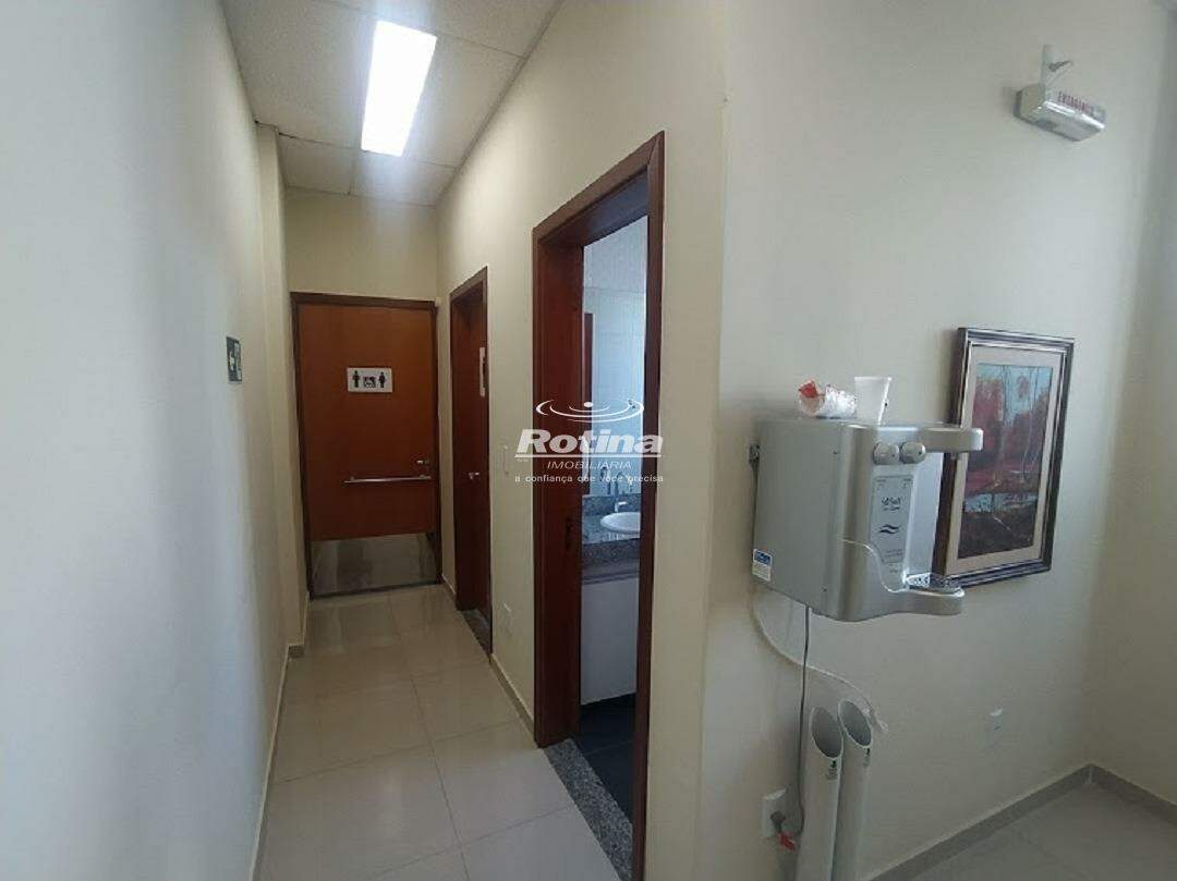 Sala para alugar, em Uberlândia no bairro Saraiva no valor de R$ 1.300,00 - Rotina Imobiliária: 