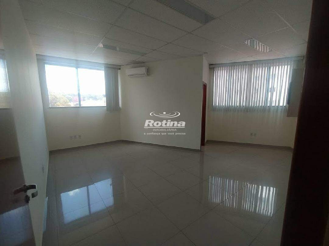 Sala para alugar, em Uberlândia no bairro Saraiva no valor de R$ 1.300,00 - Rotina Imobiliária: 