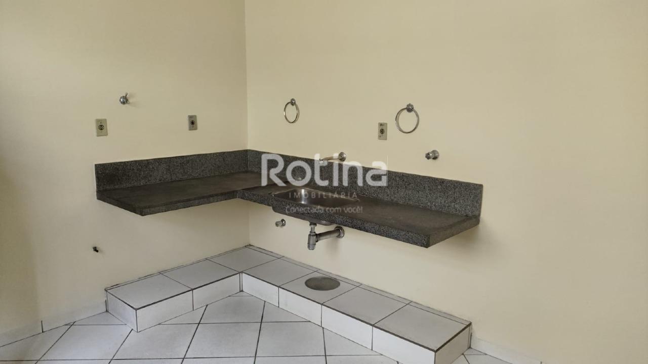 Casa para alugar, 4 quartos em Uberlândia no bairro Maracanã no valor de R$ 6.500,00 - Rotina Imobiliária: 