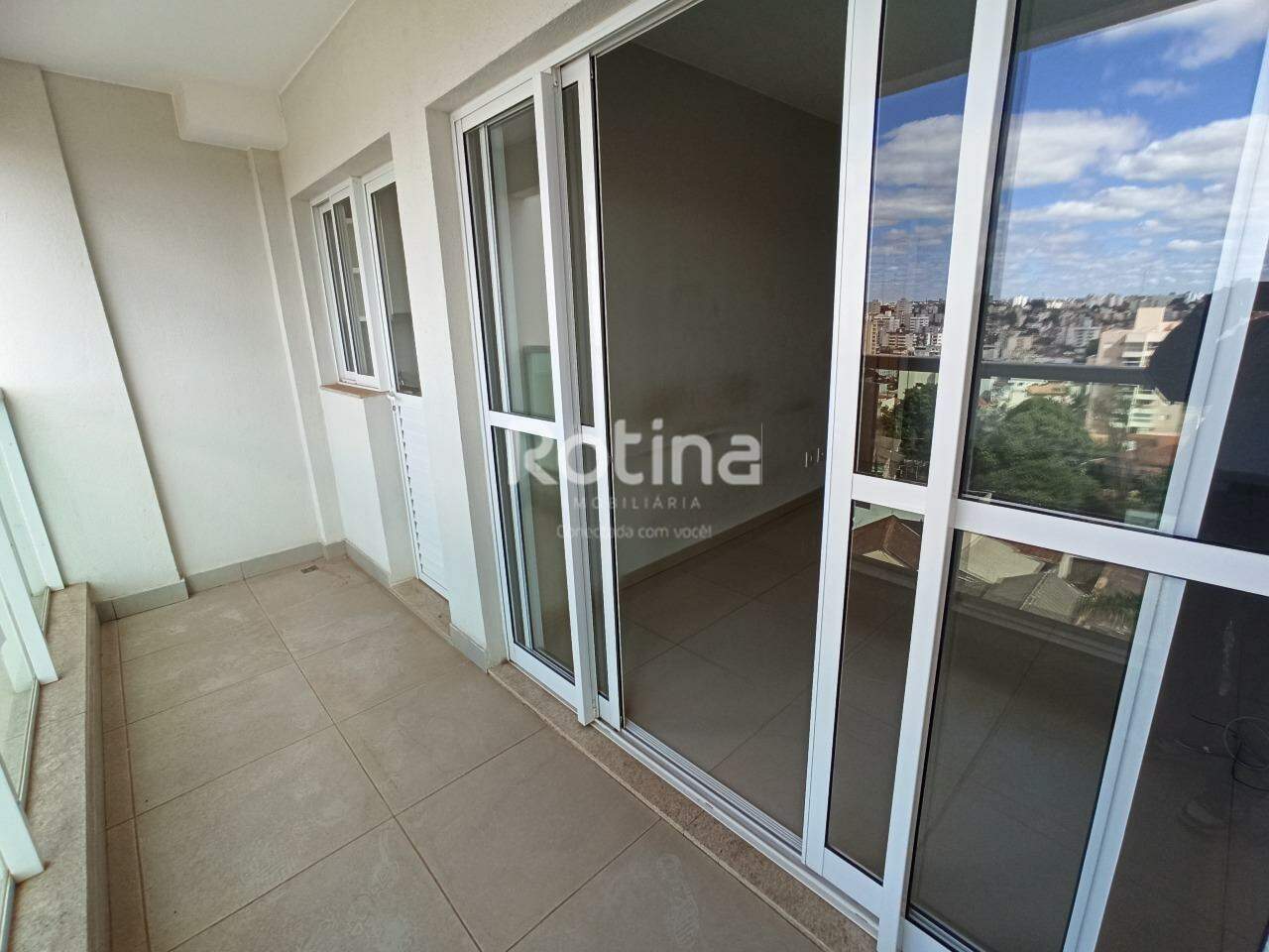 Apartamento para alugar, 2 quartos em Uberlândia no bairro Cazeca no valor de R$ 2.600,00 - Rotina Imobiliária: 