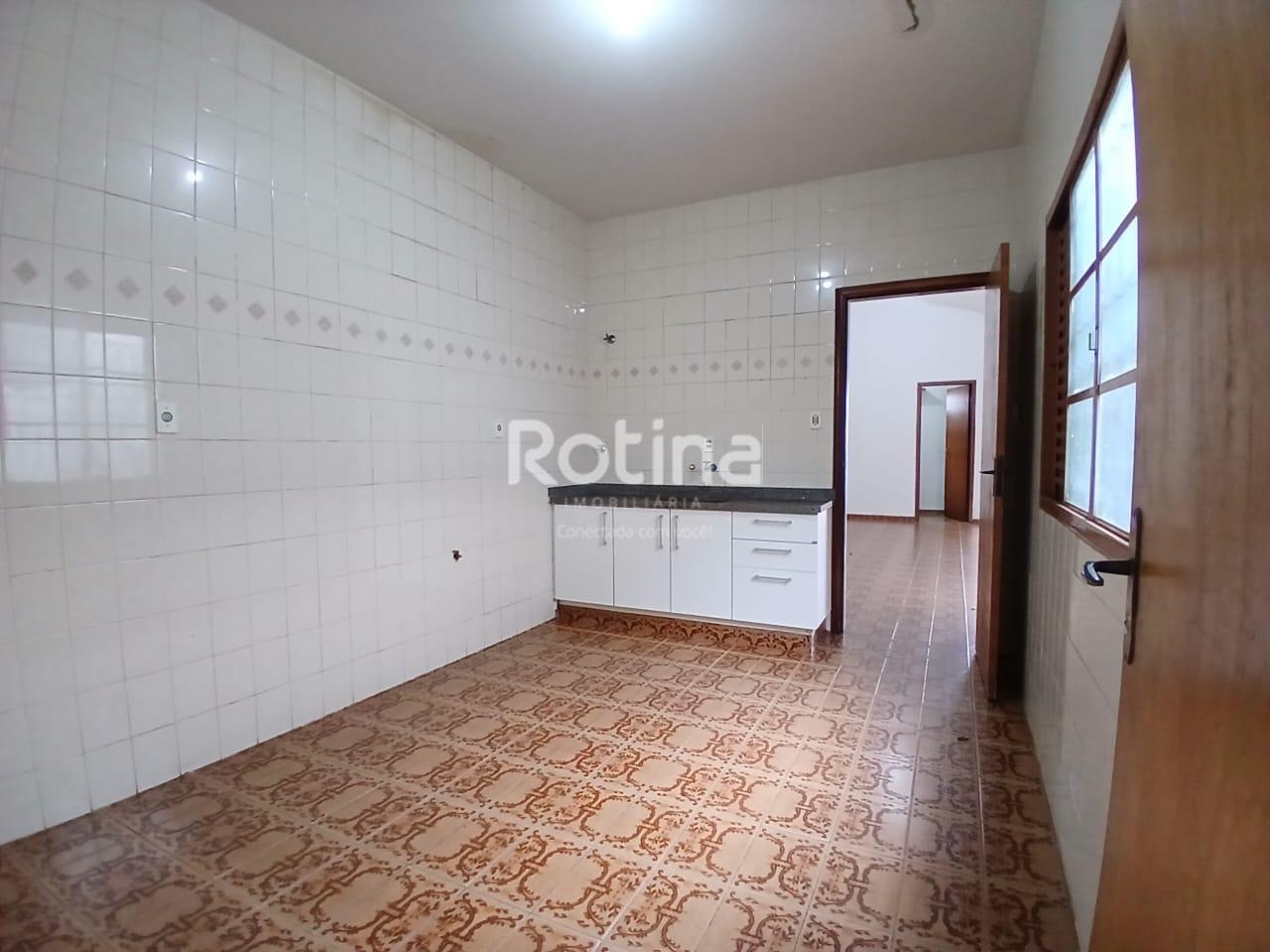 Casa para alugar, 3 quartos em Uberlândia no bairro Martins no valor de R$ 2.900,00 - Rotina Imobiliária: 