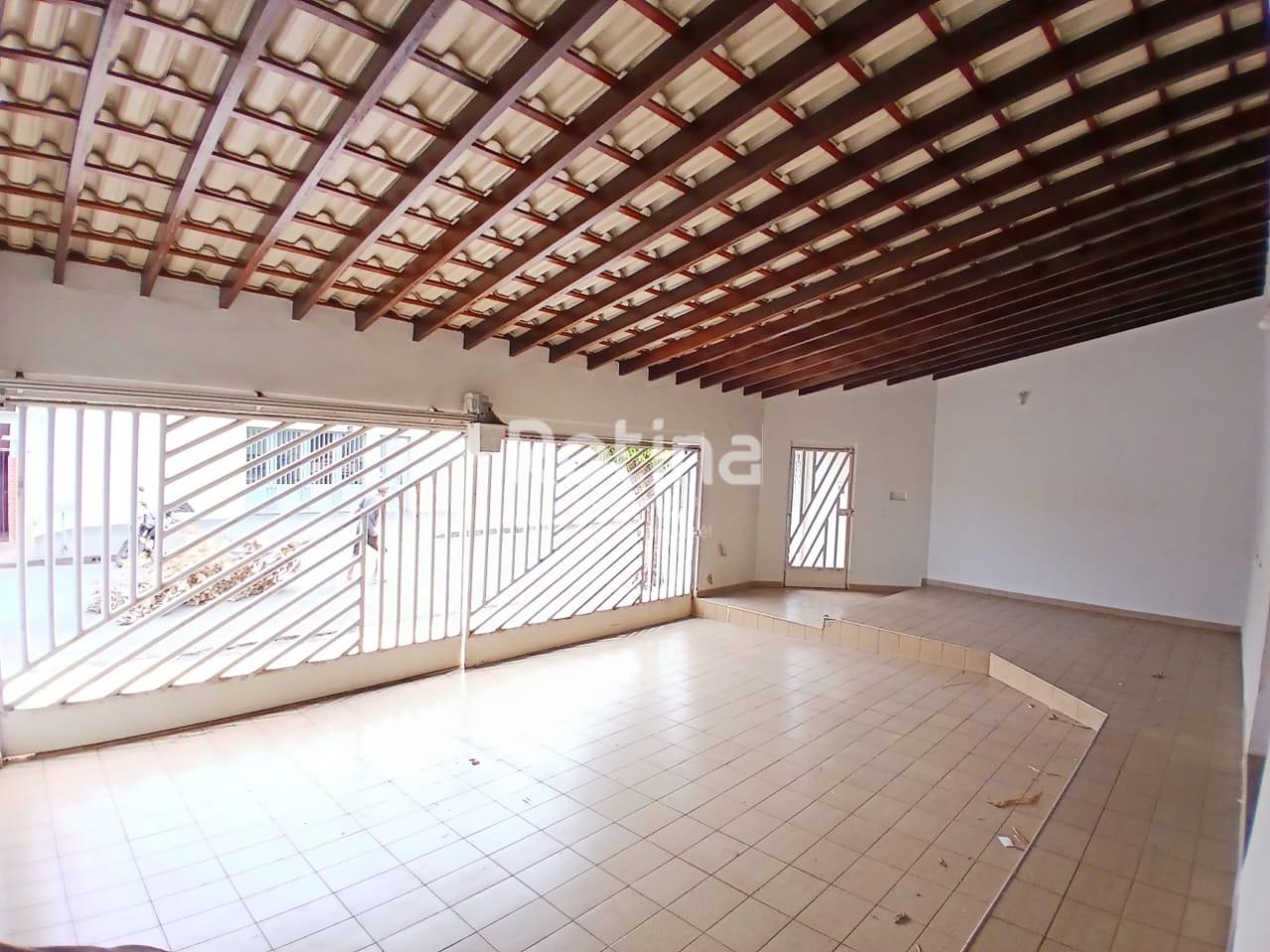 Casa para alugar, 3 quartos em Uberlândia no bairro Martins no valor de R$ 2.900,00 - Rotina Imobiliária: 