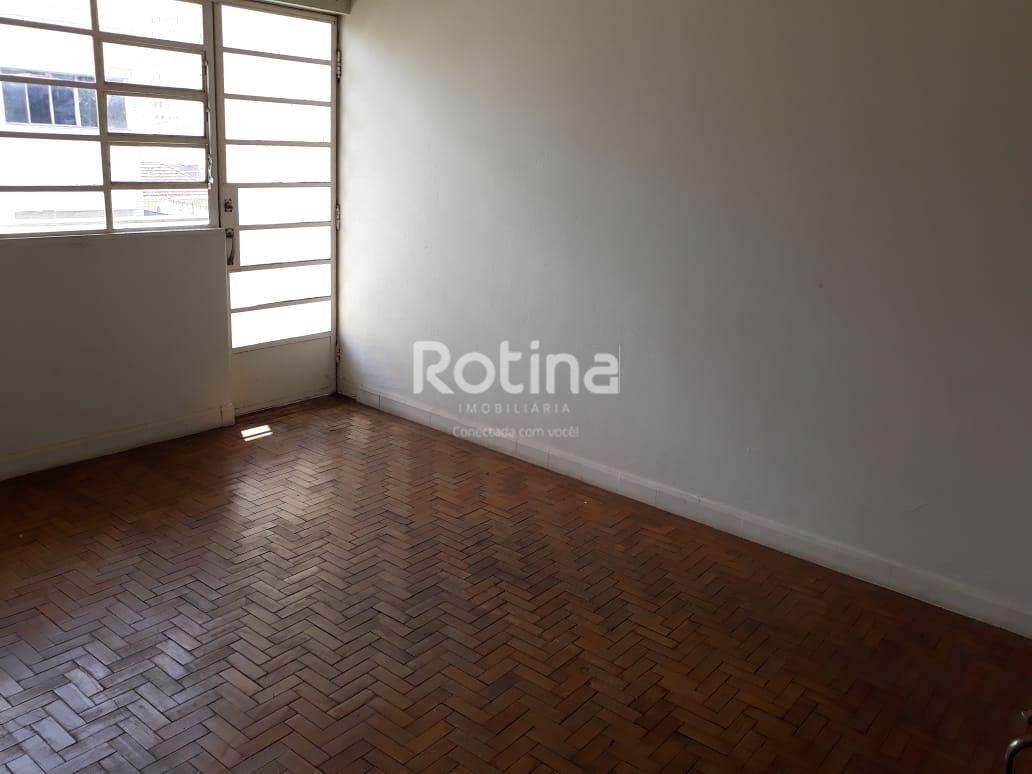 Apartamento para alugar, 2 quartos em Uberlândia no bairro Centro no valor de R$ 800,00 - Rotina Imobiliária: 