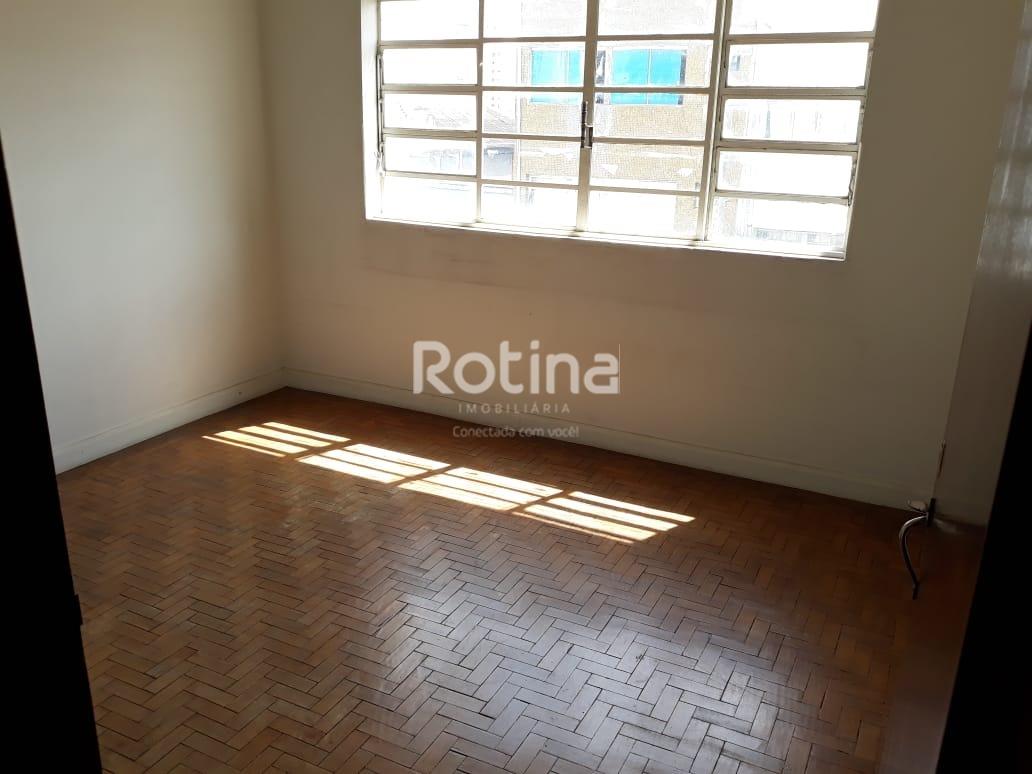 Apartamento para alugar, 2 quartos em Uberlândia no bairro Centro no valor de R$ 800,00 - Rotina Imobiliária: 