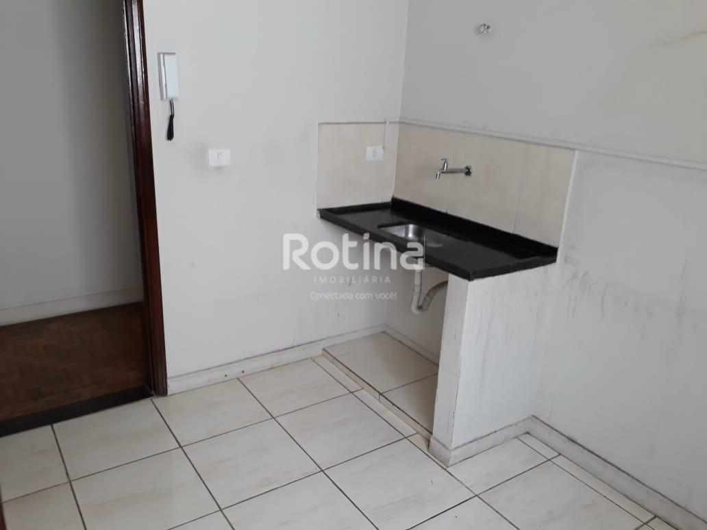 Apartamento para alugar, 2 quartos em Uberlândia no bairro Centro no valor de R$ 800,00 - Rotina Imobiliária: 