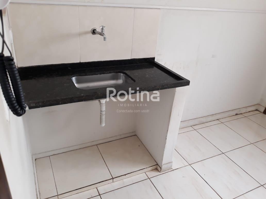Apartamento para alugar, 2 quartos em Uberlândia no bairro Centro no valor de R$ 800,00 - Rotina Imobiliária: 