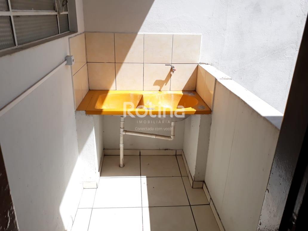 Apartamento para alugar, 2 quartos em Uberlândia no bairro Centro no valor de R$ 800,00 - Rotina Imobiliária: 