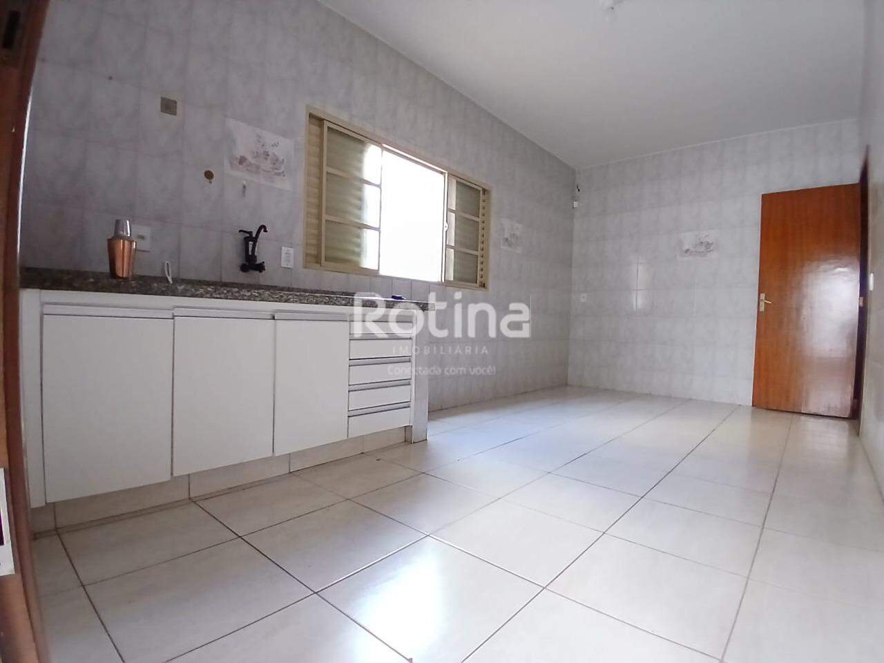 Casa para alugar, 3 quartos em Uberlândia no bairro Jardim Brasília no valor de R$ 2.100,00 - Rotina Imobiliária: 