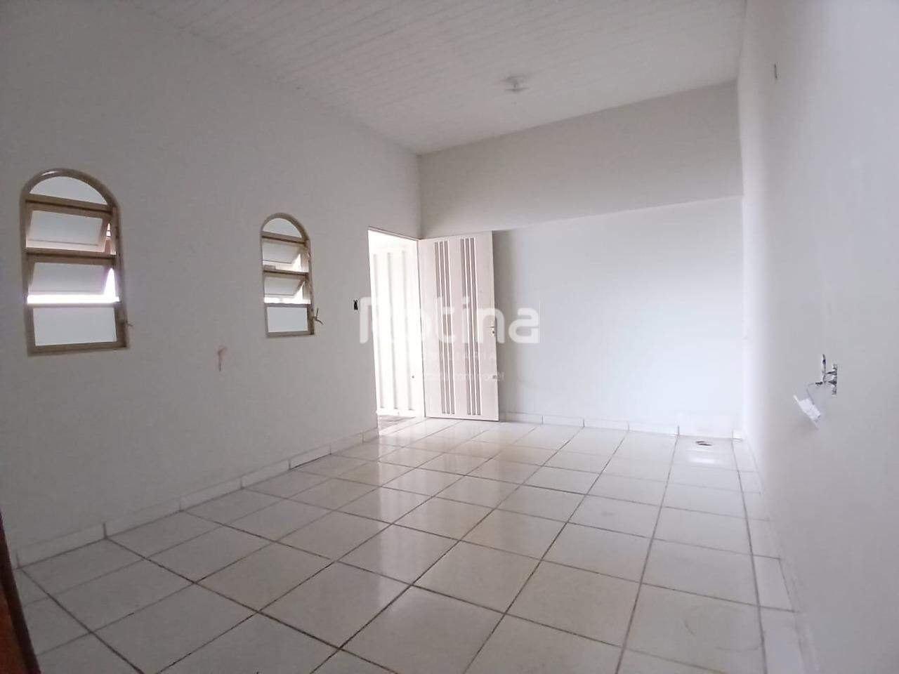 Casa para alugar, 3 quartos em Uberlândia no bairro Jardim Brasília no valor de R$ 2.100,00 - Rotina Imobiliária: 