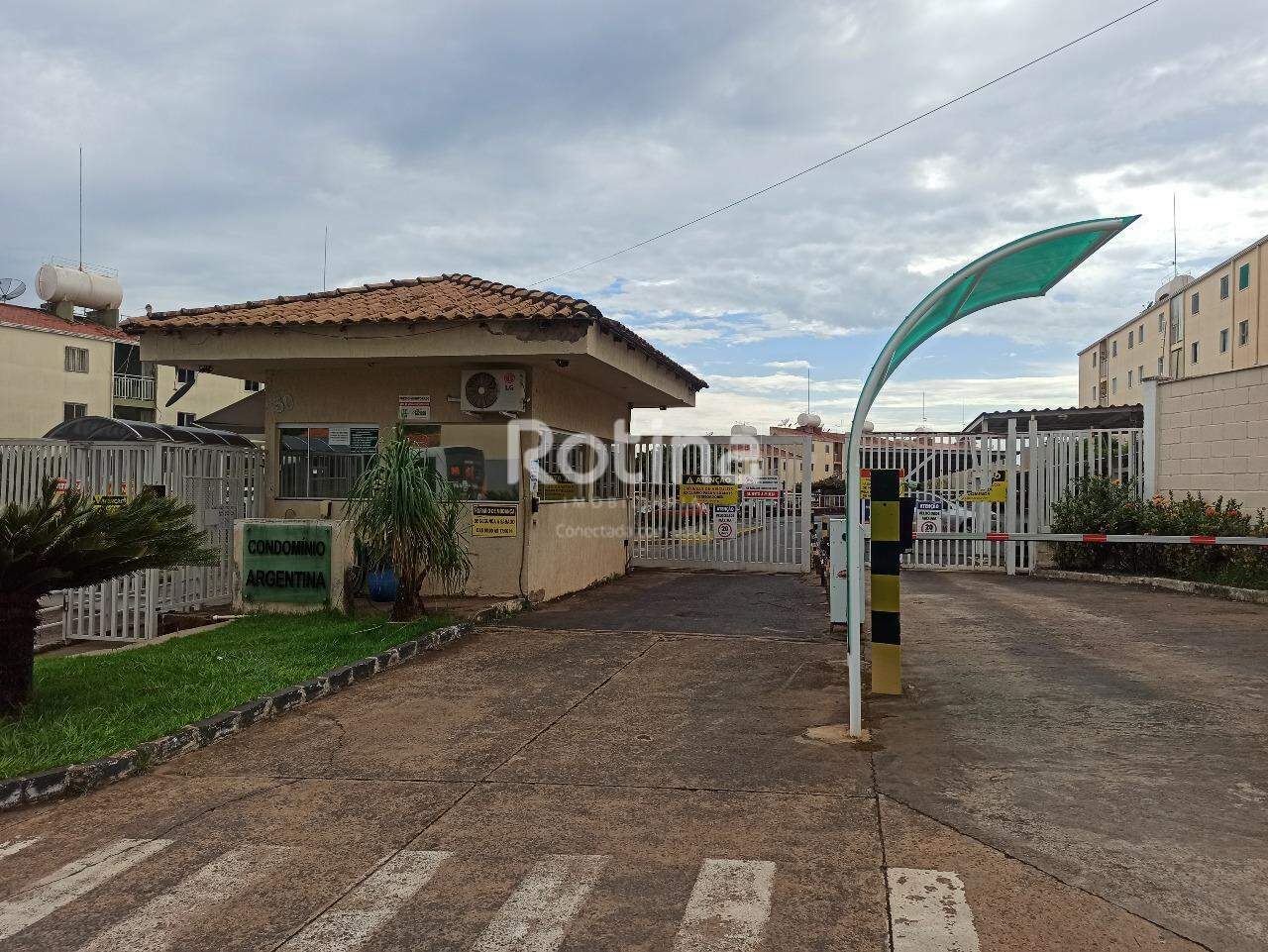 Apartamento para alugar, 2 quartos em Uberlândia no bairro Chacaras Tubalina e Quartel no valor de R$ 1.100,00 - Rotina Imobiliária: 