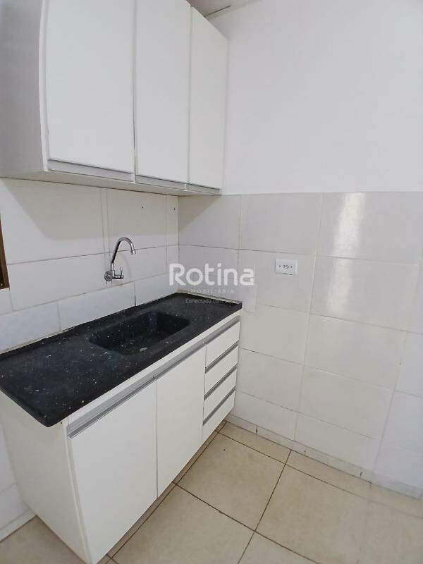 Casa para alugar, 2 quartos em Uberlândia no bairro Presidente Roosevelt no valor de R$ 1.000,00 - Rotina Imobiliária: 