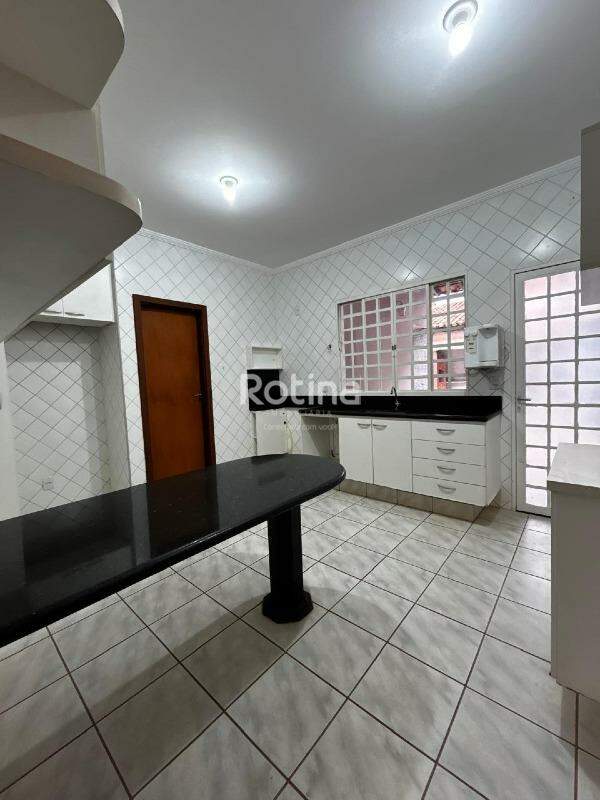 Casa para alugar, 3 quartos em Uberlândia no bairro Morada da Colina no valor de R$ 6.500,00 - Rotina Imobiliária: 