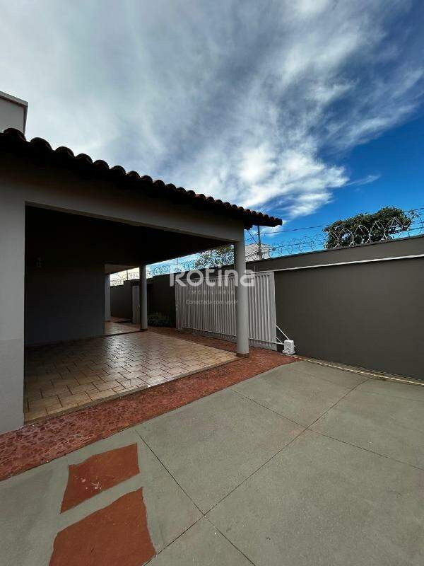 Casa para alugar, 3 quartos em Uberlândia no bairro Morada da Colina no valor de R$ 6.500,00 - Rotina Imobiliária: 