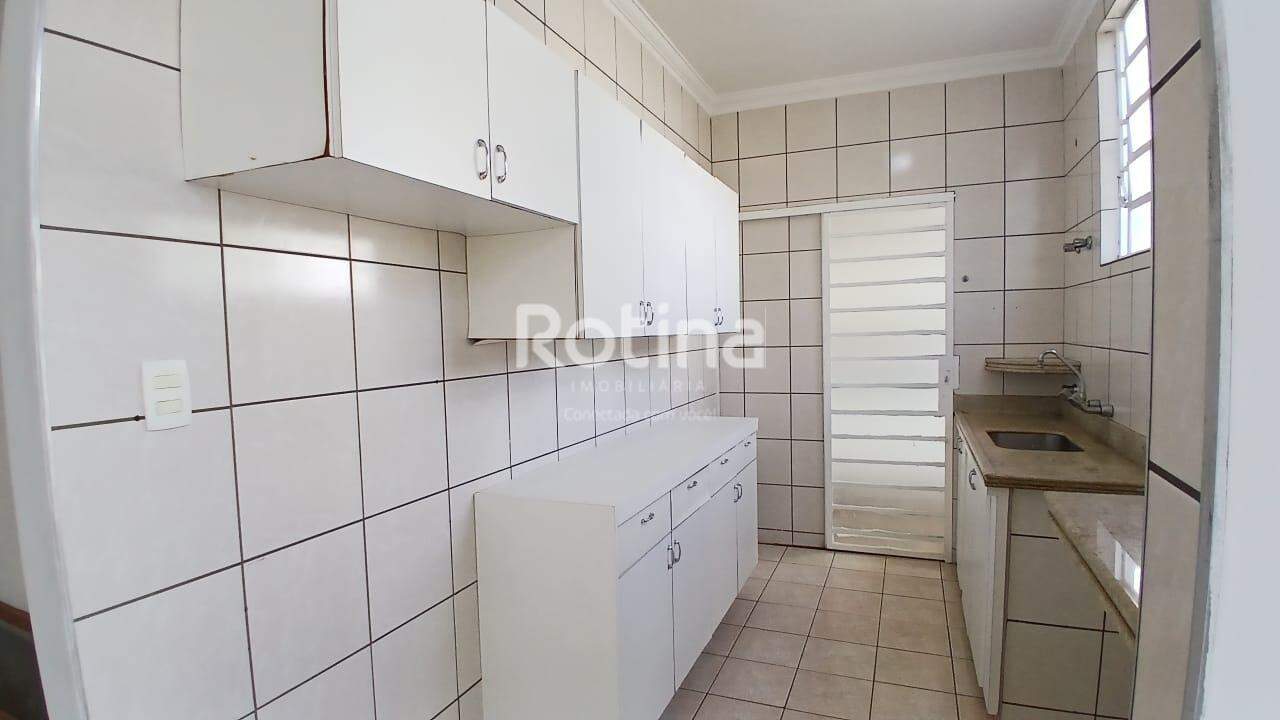 Casa para alugar, 3 quartos em Uberlândia no bairro Vigilato Pereira no valor de R$ 3.700,00 - Rotina Imobiliária: 