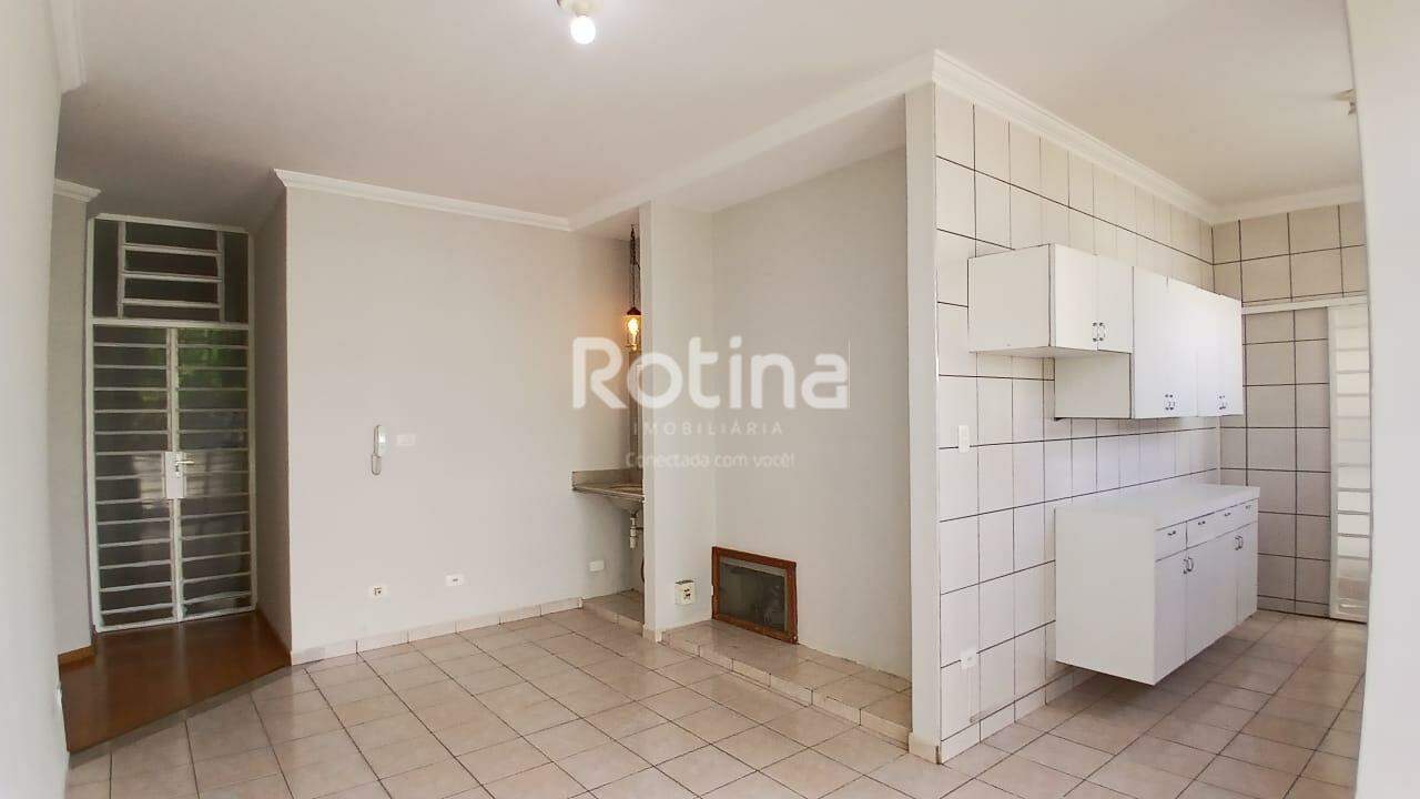 Casa para alugar, 3 quartos em Uberlândia no bairro Vigilato Pereira no valor de R$ 3.700,00 - Rotina Imobiliária: 