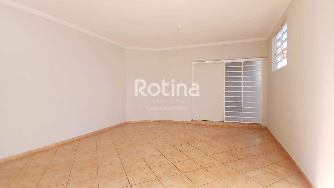 Casa para alugar, 3 quartos em Uberlândia no bairro Vigilato Pereira no valor de R$ 3.700,00 - Rotina Imobiliária: 