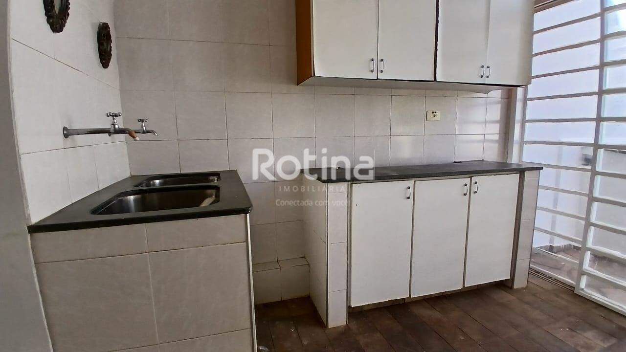Casa para alugar, 3 quartos em Uberlândia no bairro Vigilato Pereira no valor de R$ 3.700,00 - Rotina Imobiliária: 