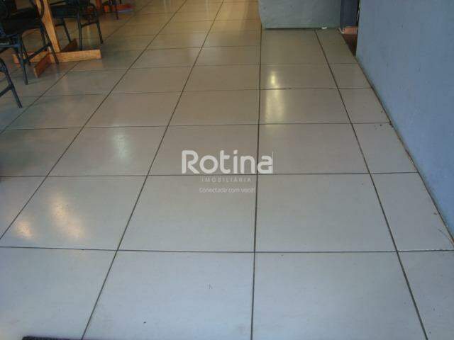 Galpão para alugar, em Uberlândia no bairro Martins no valor de R$ 4.200,00 - Rotina Imobiliária: 