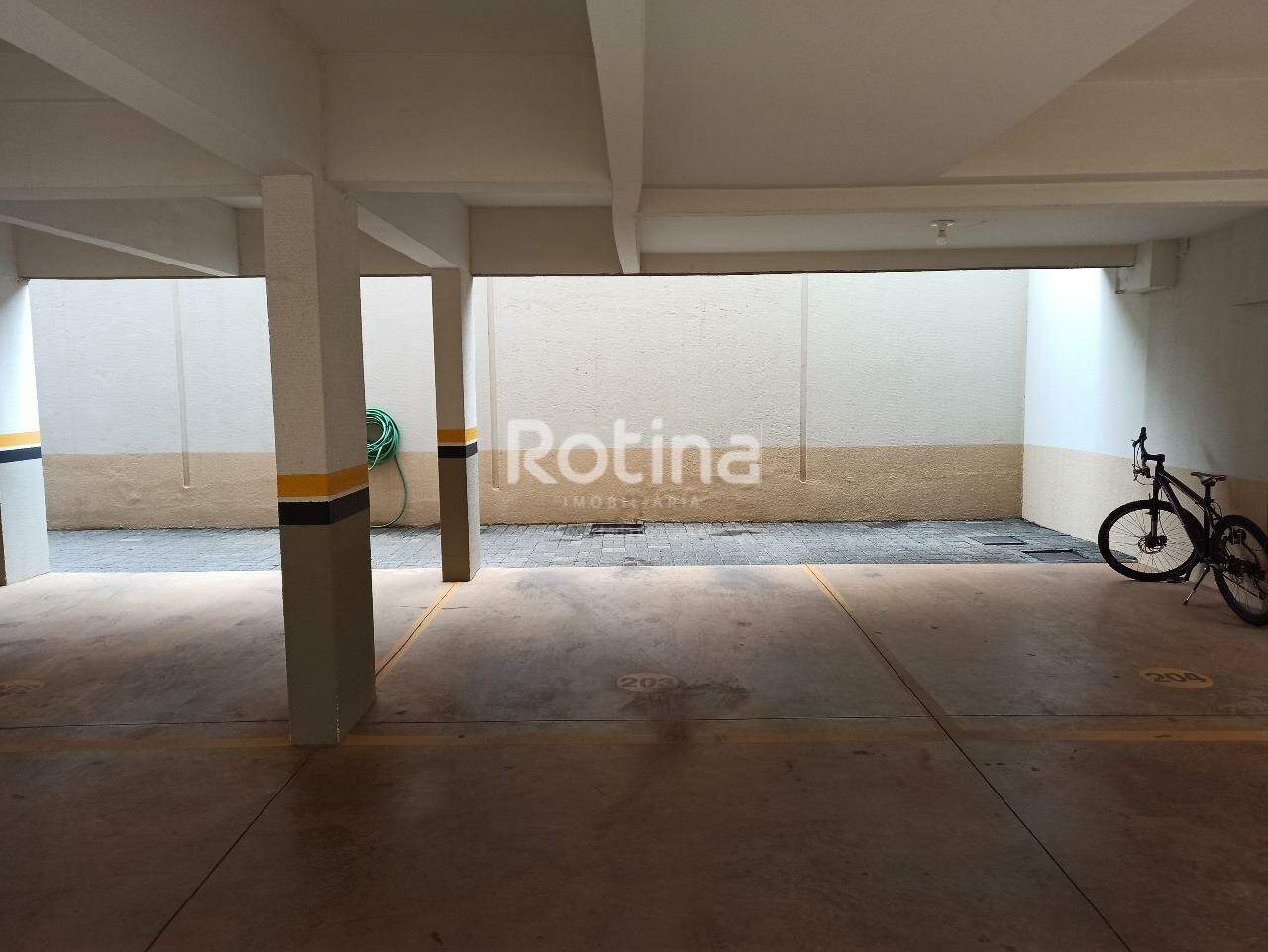 Apartamento para alugar, 2 quartos em Uberlândia no bairro Umuarama no valor de R$ 1.800,00 - Rotina Imobiliária: 