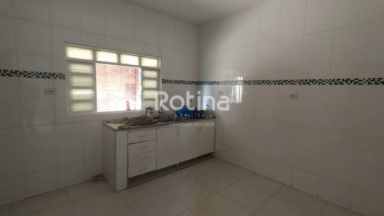 Casa para alugar, 3 quartos em Uberlândia no bairro Brasil no valor de R$ 3.000,00 - Rotina Imobiliária: 