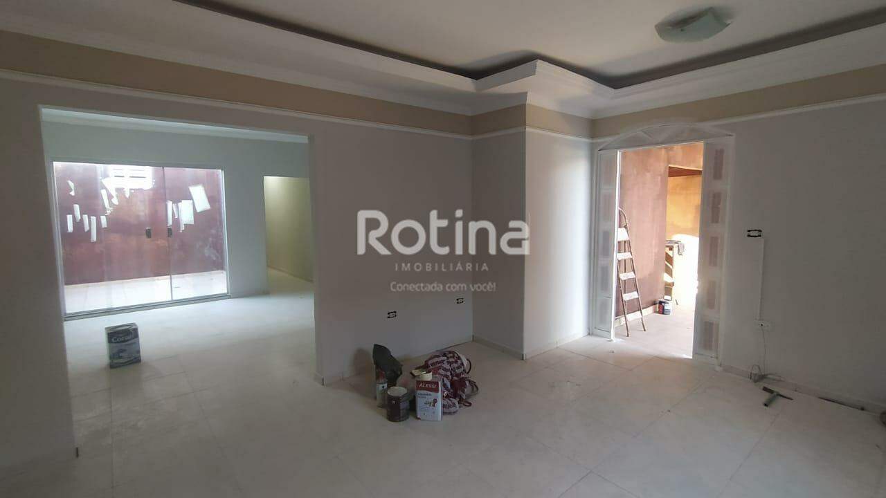 Casa para alugar, 3 quartos em Uberlândia no bairro Brasil no valor de R$ 3.000,00 - Rotina Imobiliária: 