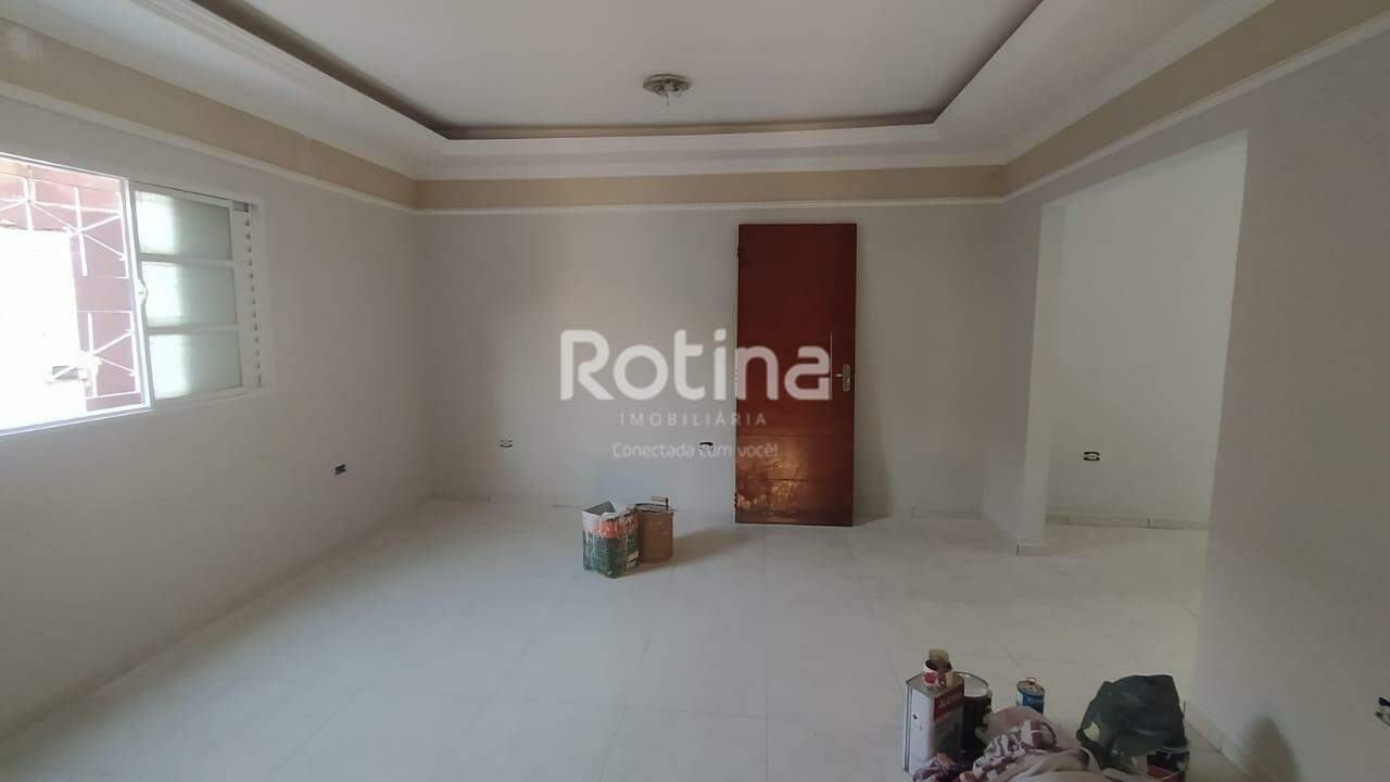 Casa para alugar, 3 quartos em Uberlândia no bairro Brasil no valor de R$ 3.000,00 - Rotina Imobiliária: 