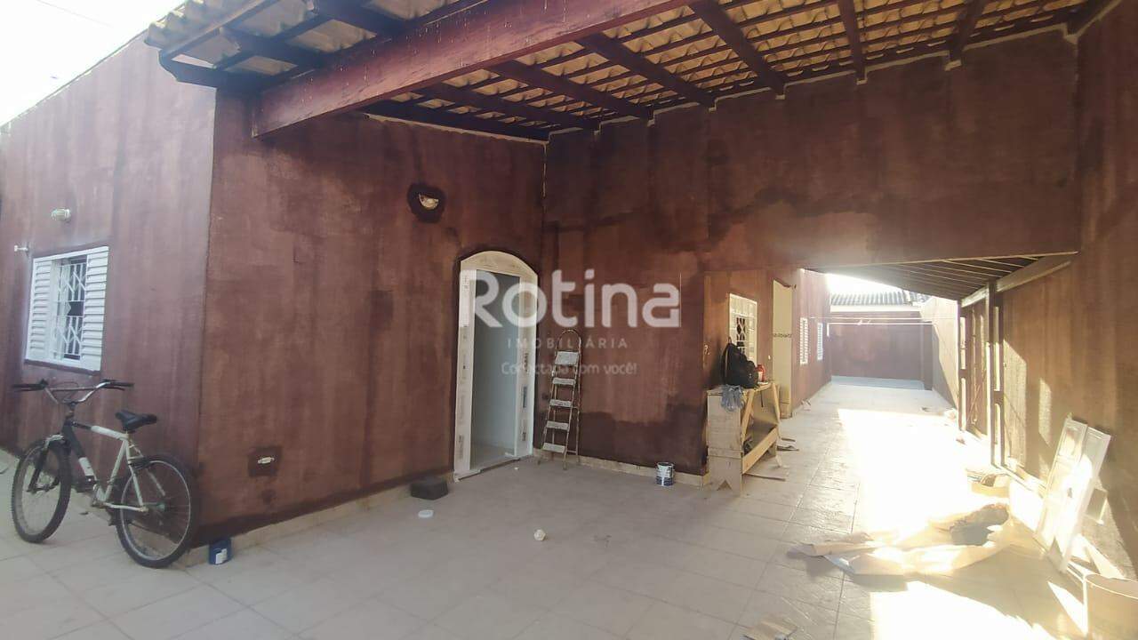 Casa para alugar, 3 quartos em Uberlândia no bairro Brasil no valor de R$ 3.000,00 - Rotina Imobiliária: 