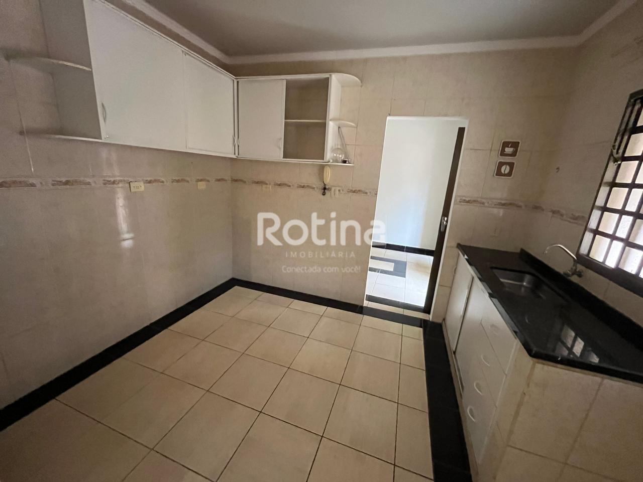 Casa para alugar, 2 quartos em Uberlândia no bairro Tabajaras no valor de R$ 1.200,00 - Rotina Imobiliária: 