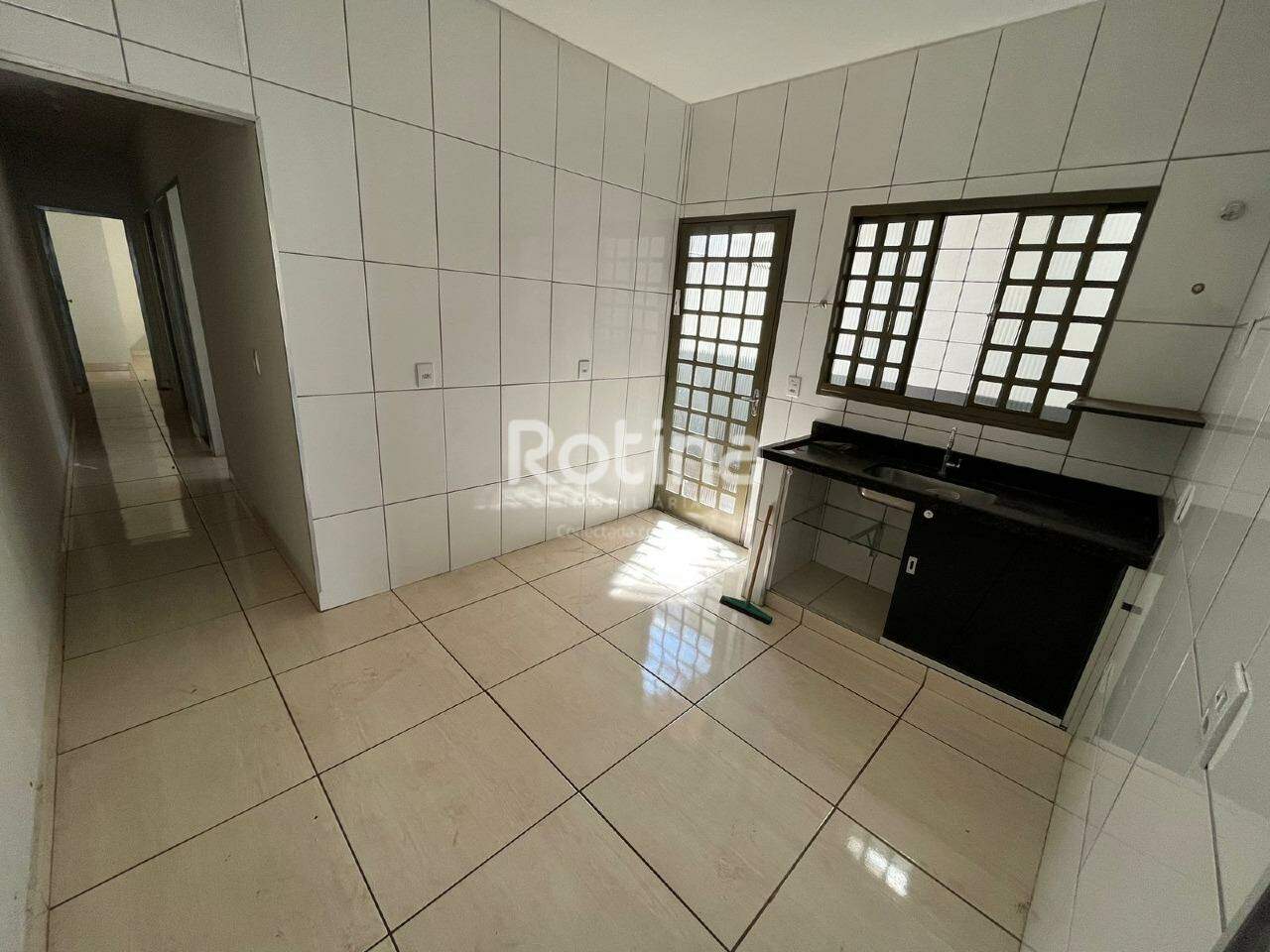 Casa para alugar, 3 quartos em Uberlândia no bairro Brasil no valor de R$ 1.500,00 - Rotina Imobiliária: 