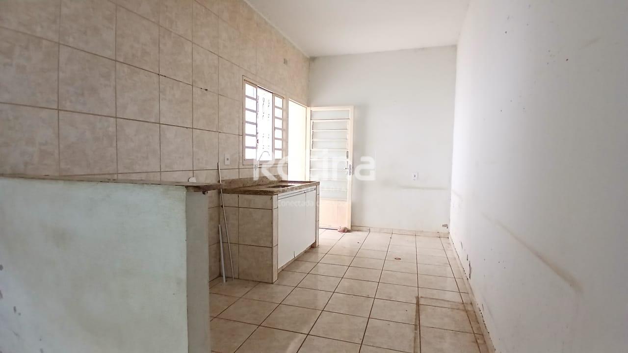 Casa para alugar, 2 quartos em Uberlândia no bairro Pampulha no valor de R$ 1.000,00 - Rotina Imobiliária: 