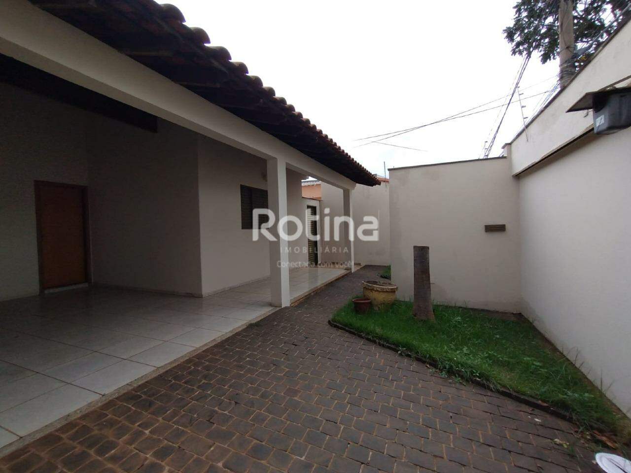 Casa para alugar, 4 quartos em Uberlândia no bairro Presidente Roosevelt no valor de R$ 3.500,00 - Rotina Imobiliária: 