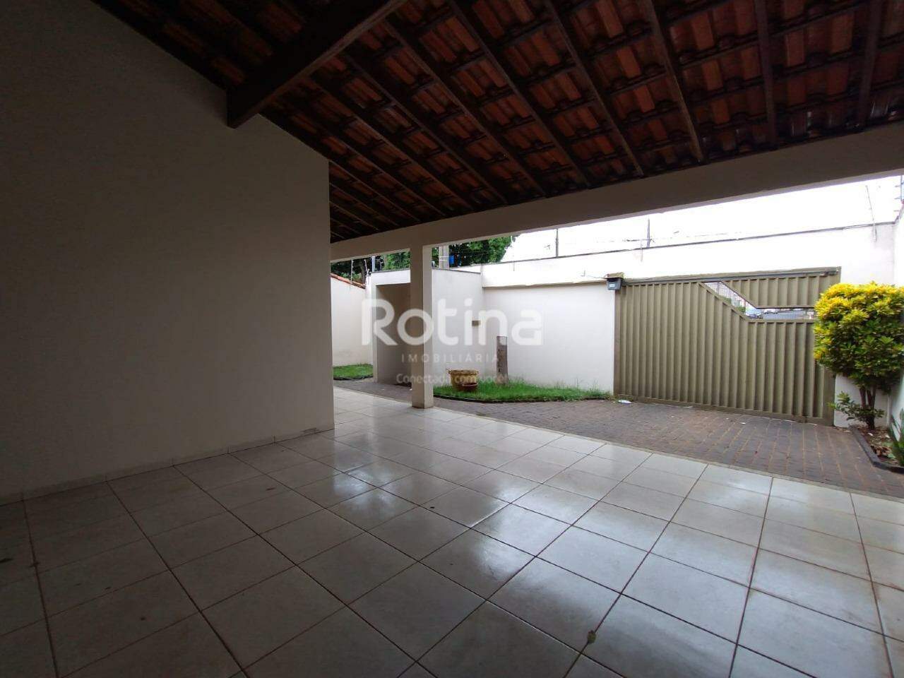 Casa para alugar, 4 quartos em Uberlândia no bairro Presidente Roosevelt no valor de R$ 3.500,00 - Rotina Imobiliária: 