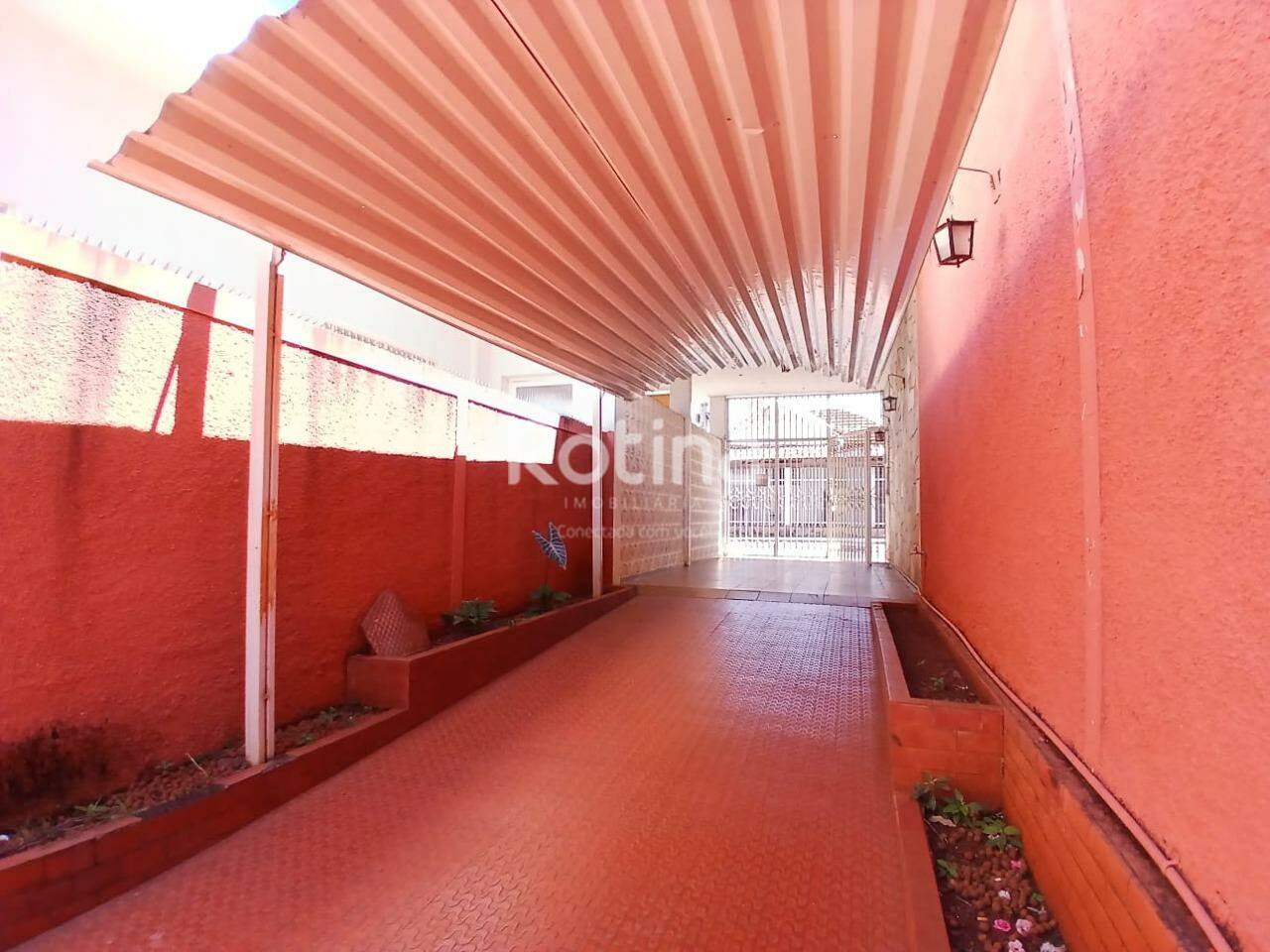 Casa para alugar, 5 quartos em Uberlândia no bairro Martins no valor de R$ 3.000,00 - Rotina Imobiliária: 