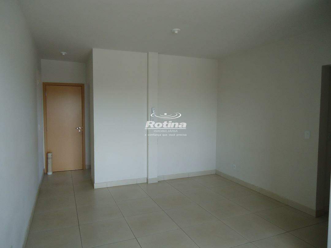 Apartamento para alugar, 3 quartos em Uberlândia no bairro Presidente Roosevelt no valor de R$ 2.500,00 - Rotina Imobiliária: 