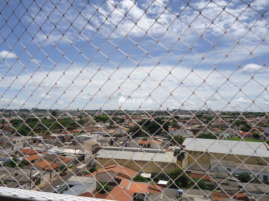 Apartamento para alugar, 3 quartos em Uberlândia no bairro Presidente Roosevelt no valor de R$ 2.500,00 - Rotina Imobiliária: 