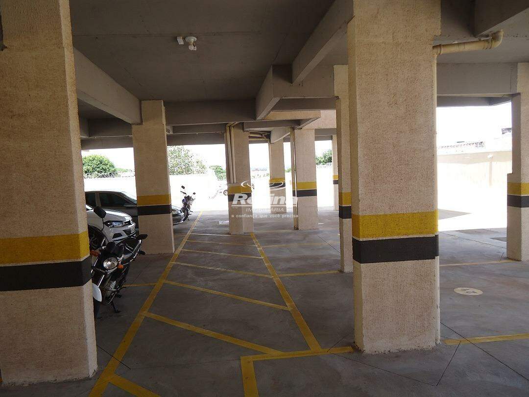 Apartamento para alugar, 3 quartos em Uberlândia no bairro Presidente Roosevelt no valor de R$ 2.500,00 - Rotina Imobiliária: 