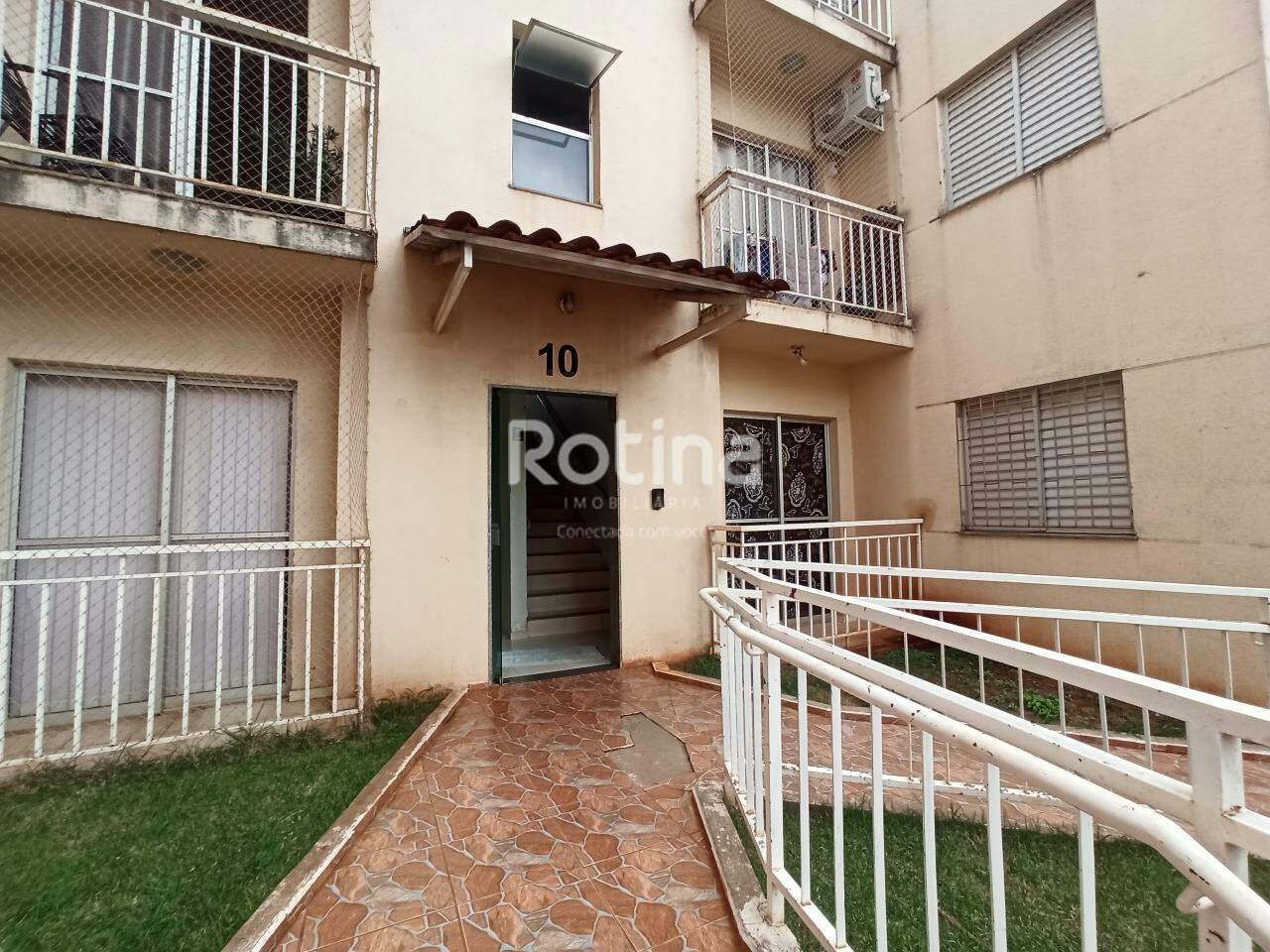 Apartamento para alugar, 2 quartos em Uberlândia no bairro Jardim Patrícia no valor de R$ 850,00 - Rotina Imobiliária: 