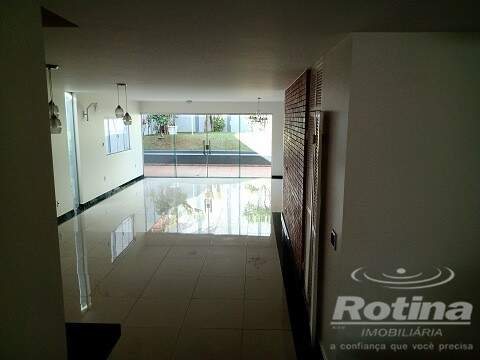 Casa para alugar, 3 quartos em Uberlândia no bairro Tabajaras no valor de R$ 5.000,00 - Rotina Imobiliária: 0535228c.jpg
