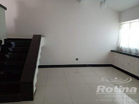 Casa para alugar, 3 quartos em Uberlândia no bairro Tabajaras no valor de R$ 5.000,00 - Rotina Imobiliária: 0535228f.jpg