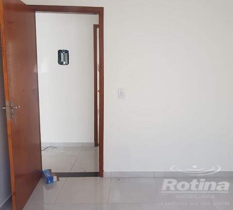 Casa à venda, 2 quartos em Uberlândia no bairro Novo Mundo no valor de R$ 320.000,00 - Rotina Imobiliária: 0107371g.jpg