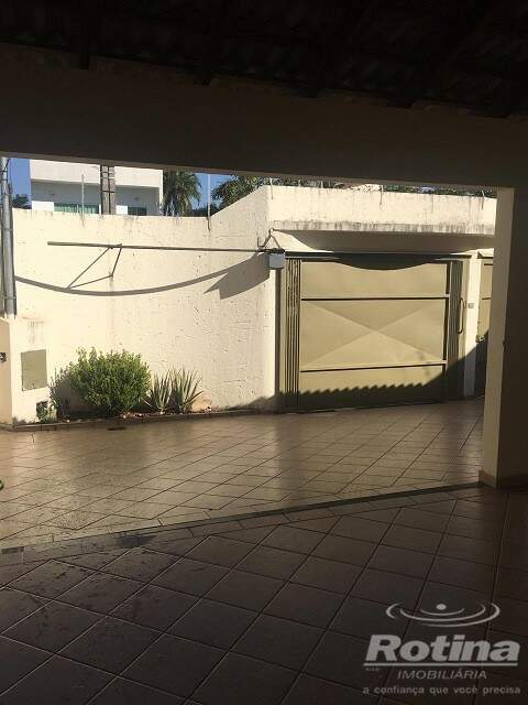 Casa à venda, 4 quartos em Uberlândia no bairro Cidade Jardim no valor de R$ 990.000,00 - Rotina Imobiliária: 0107077c.jpg