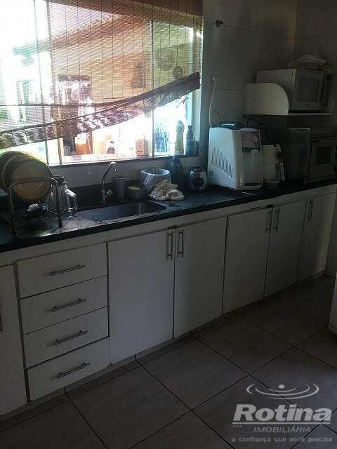 Casa à venda, 4 quartos em Uberlândia no bairro Cidade Jardim no valor de R$ 990.000,00 - Rotina Imobiliária: 0107077h.jpg