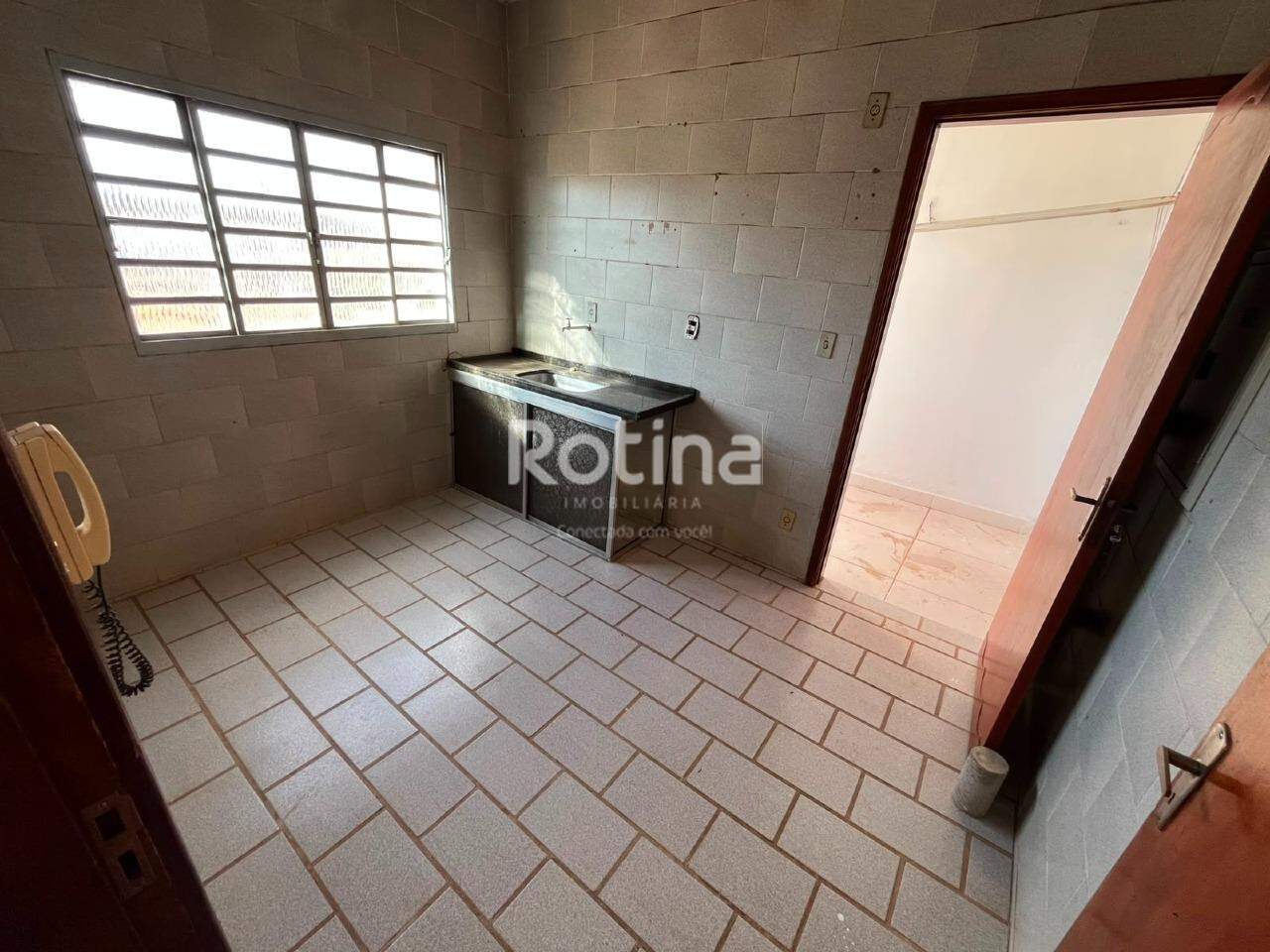 Apartamento para alugar, 3 quartos em Uberlândia no bairro Santa Mônica no valor de R$ 1.700,00 - Rotina Imobiliária: 