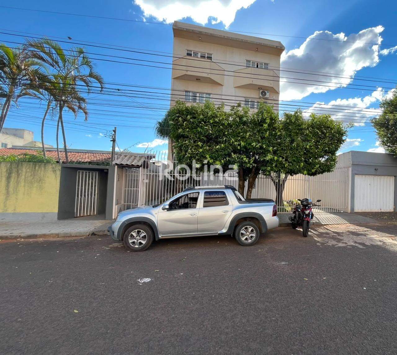Apartamento para alugar, 3 quartos em Uberlândia no bairro Santa Mônica no valor de R$ 1.700,00 - Rotina Imobiliária: 